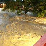 Rio das Almas transborda e assusta depois de forte chuva em Pirenópolis