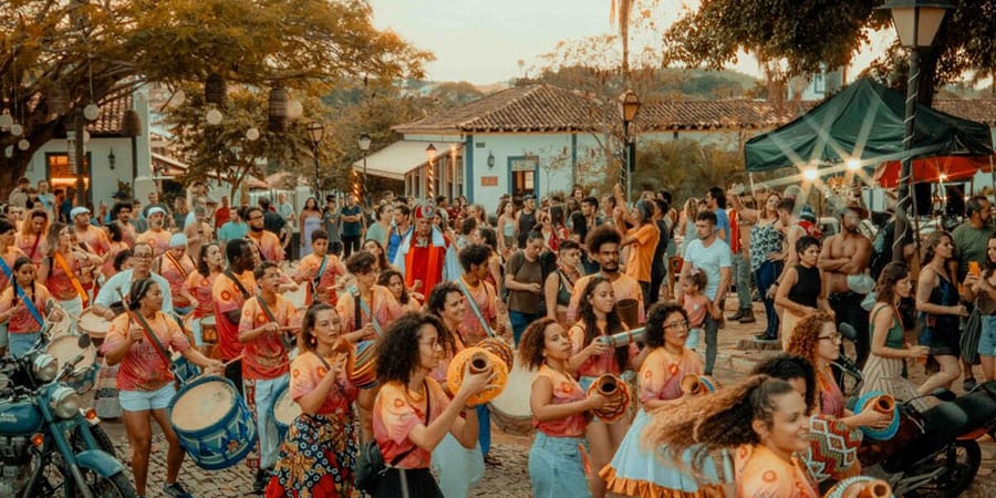 Agita Pirenópolis - Sua Dose Diária Sobre Pirenópolis! O Encontro De Culturas Afro-Brasileiras E Latino-Americanas, Conhecido Como Ipadê – Encontro Cerratense De Culturas Populares, Chega À Sua 5ª Edição Em Pirenópolis.